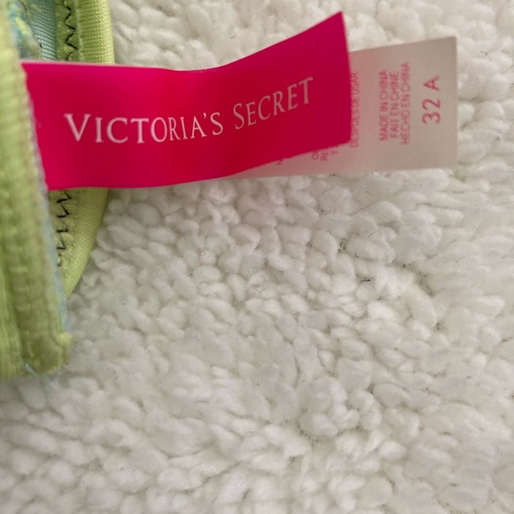 Victoria Secret Push-Up Bra. Back Zipper - Picture 3 of 4